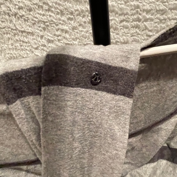 EEUC Lululemon wear it two ways cardigan. Size 6 - Picture 7 of 7